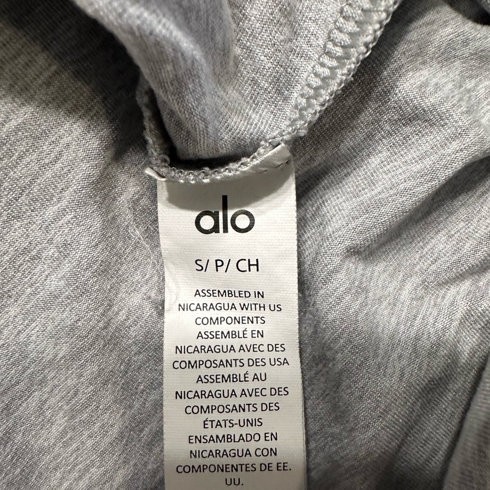 ALO Yoga Men’s Short-Sleeve Crew Tee in Heather Gray - Picture 4 of 5